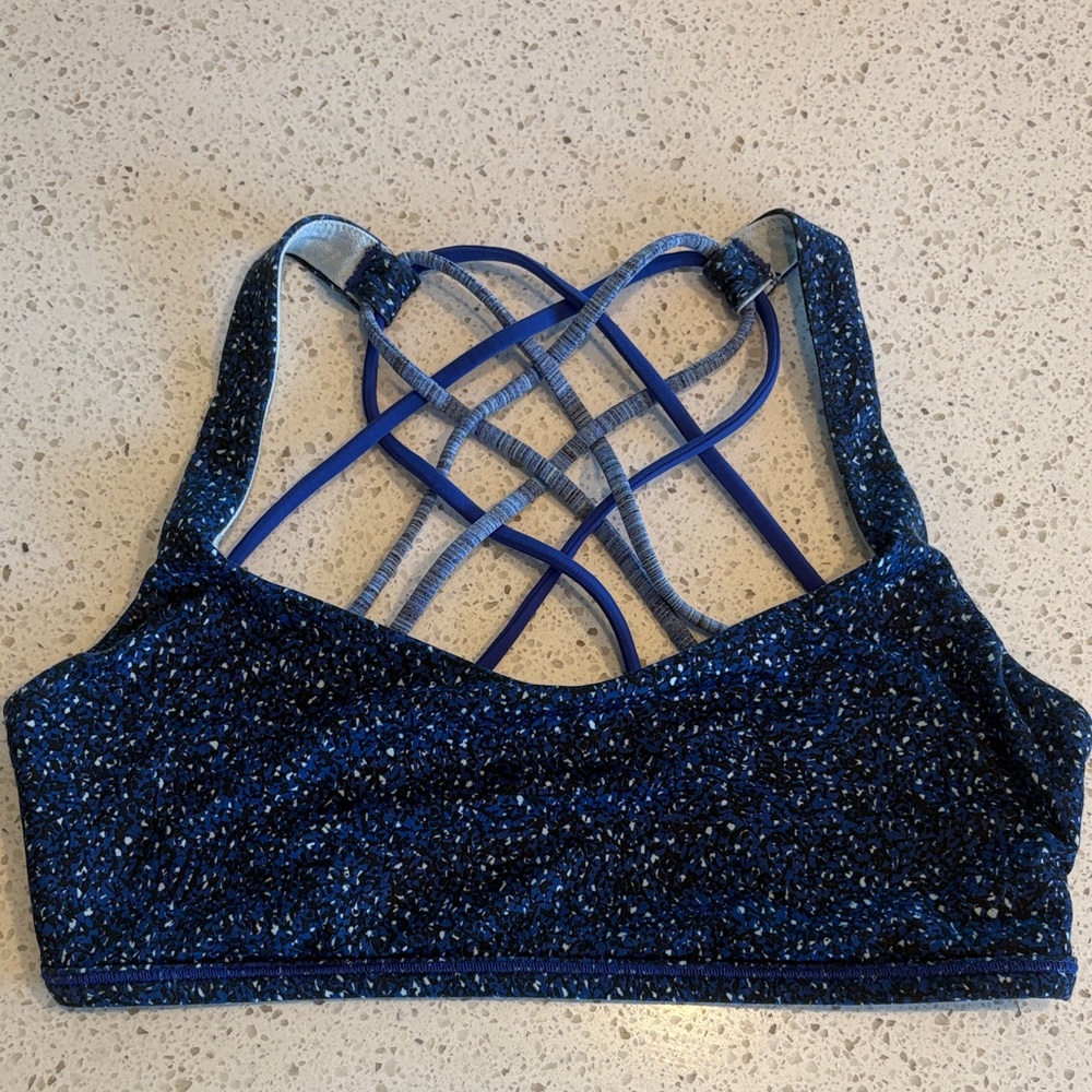 Lululemon sports bra
